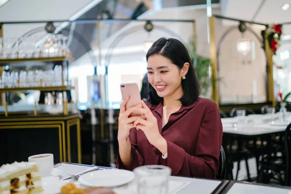 Portrait Beautiful Elegant Young Korean Asian Woman Sitting Classy Indoors — Stock Photo, Image