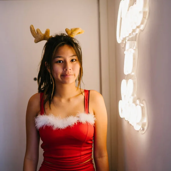 Krásná Mladá Žena Sobě Santa Claus Oblečení Vánoční Koncept — Stock fotografie