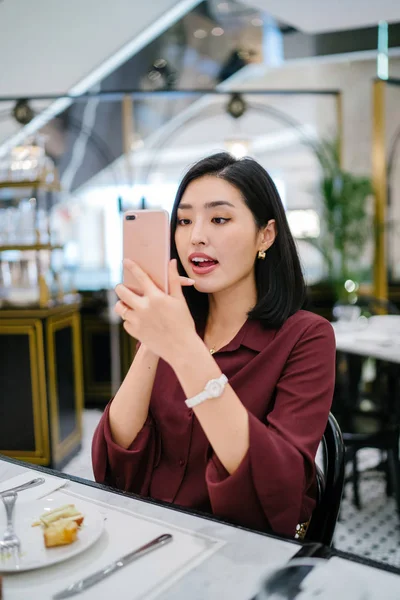 Portrait Beautiful Elegant Young Korean Asian Woman Sitting Classy Indoors — Stock Photo, Image