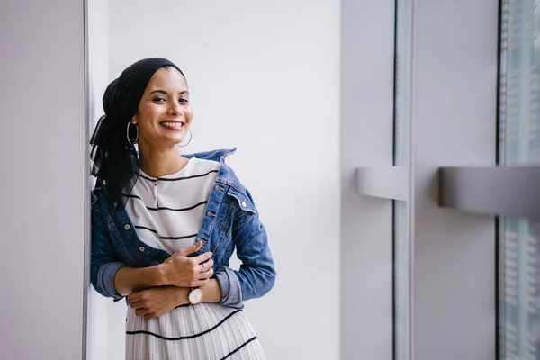 Young Elegant Attractive Malay Muslim Woman Wearing Dress Denim Jacket — Stock Photo, Image