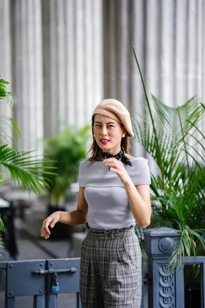 Retrato Una Mujer Asiática Mediana Edad Moda Elegante Hermosa Día — Foto de Stock