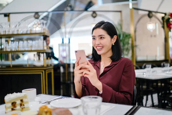 Portrait Beautiful Elegant Young Korean Asian Woman Sitting Classy Indoors — Stock Photo, Image