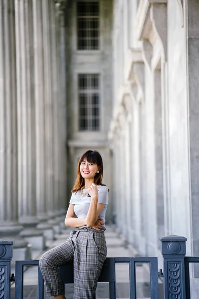 Элегантная Привлекательная Азиатская Китаянка Стильно Одета Привлекательна Красива — стоковое фото