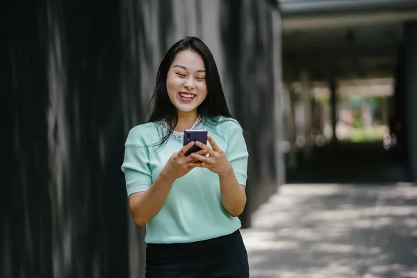 Portrait Young Beautiful Asian Chinese Woman Holding Smartphone — Stock Photo, Image