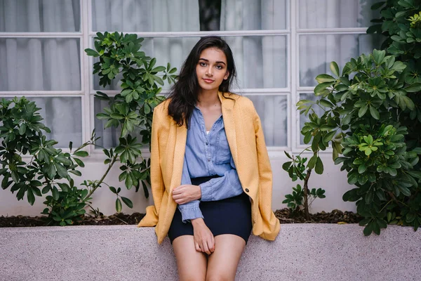 Mujer Asiática India Moda Elegante Joven Con Atuendo Retro Ella —  Fotos de Stock