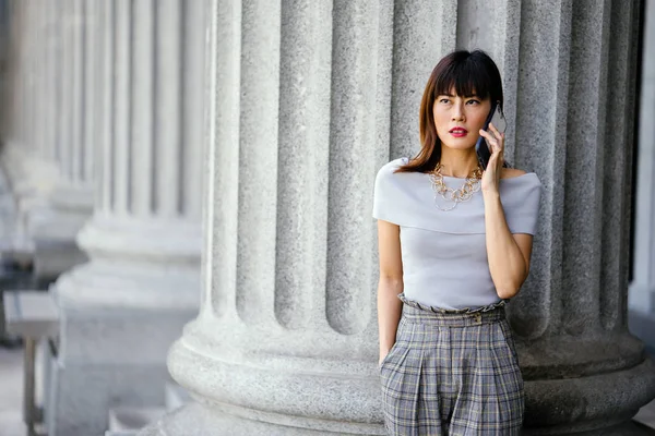 Portrait Attractive Confident Successful Chinese Asian Woman She Holding Her — Stock Photo, Image