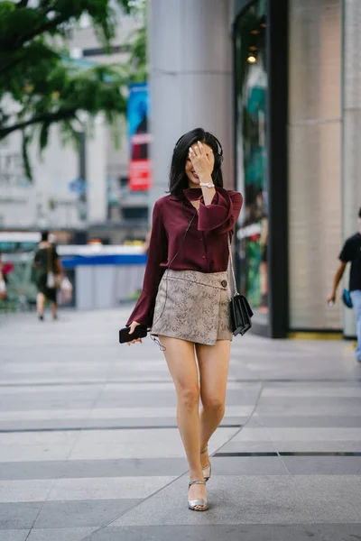 Krásná Korejská Žena Elegantní Halenku Šortky Tančit Jako Ona Procházky — Stock fotografie