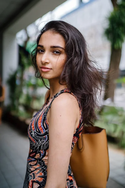 Mode Portret Van Een Mooie Jonge Slank Indiase Aziatisch Meisje — Stockfoto