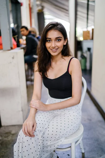 Retrato Una Chica Asiática India Alta Elegante Hermosa Top Negro — Foto de Stock