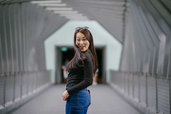 Portrét Mladé Čínské Asijské Ženy Pózující — Stock fotografie