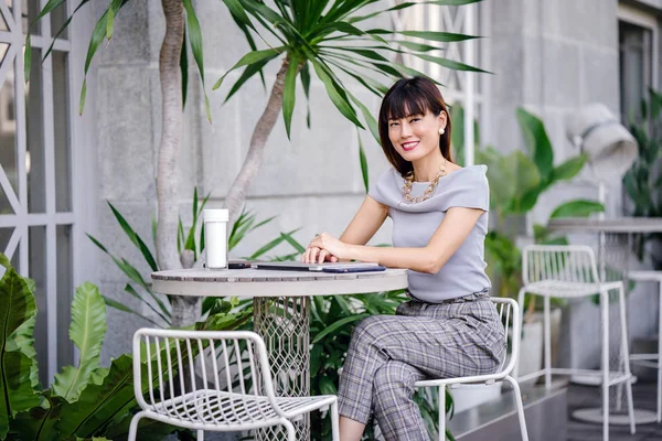 Portrait Confident Stylish Attractive Middle Aged Chinese Asian Woman Sitting — Stock Photo, Image