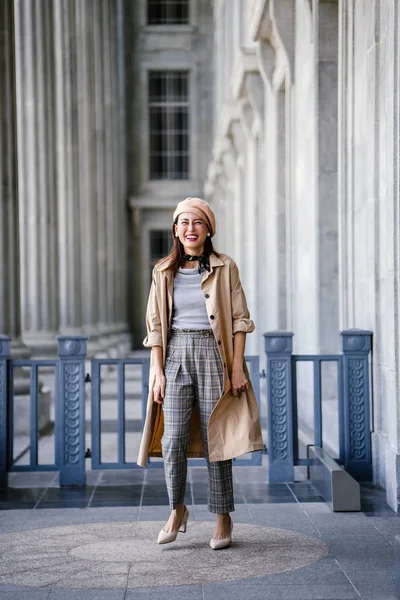 Elegante Aantrekkelijke Aziatische Chinese Vrouw Stijlvol Gekleed Aantrekkelijk Mooi — Stockfoto