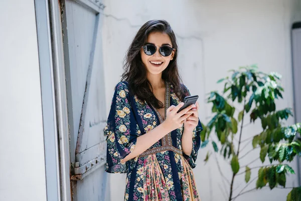 Ritratto Una Giovane Attraente Bella Donna Asiatica Indiana Che Indossa Fotografia Stock