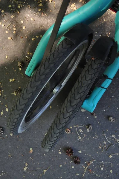 Strida katlanır bisiklet tekerleği.