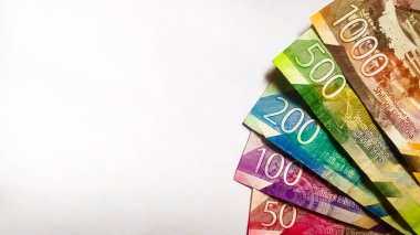 Nairobi,Kenya-18 Eylül 2019: Kenya'nın beyaz banknotlarının farklı değerleri. Ülkede para yeni nesil nedeniyle Nairobi şehirde çekilen görüntü