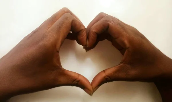 Las Manos Señora África Forman Corazón Amor Blanco Sombras Negro Fotos de stock