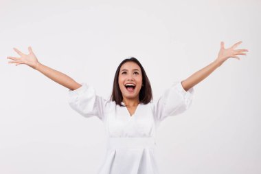 Asyalı kadın ararken heyecanlı