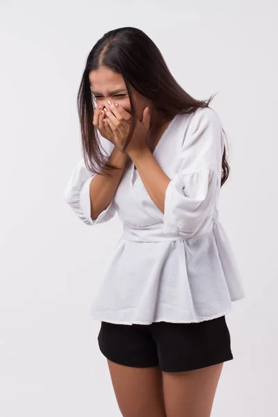 Mulher Espirrando Doente Com Dor Garganta Frio Gripe — Fotografia de Stock