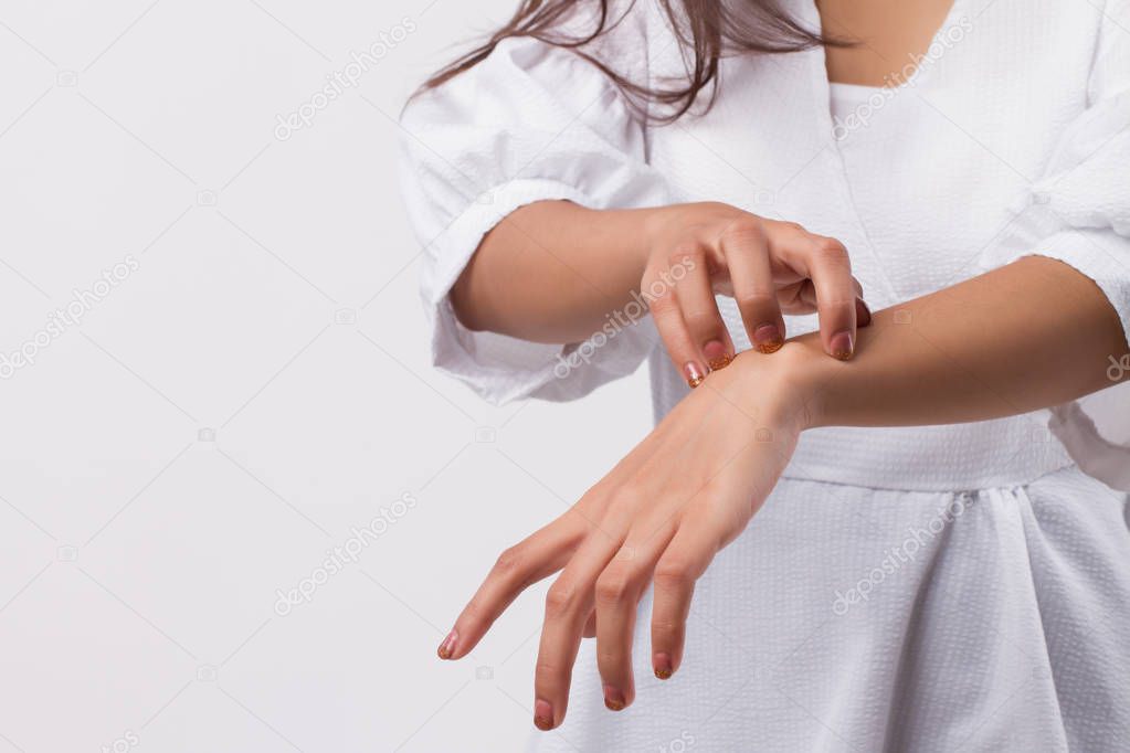 itching woman scratching her skin