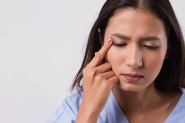 Mujer Que Sufre Irritación Ocular Inflamación — Foto de Stock