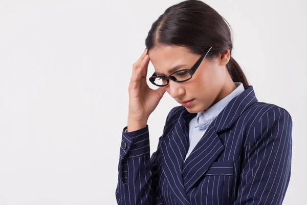 生病沮丧的商业妇女头痛 — 图库照片
