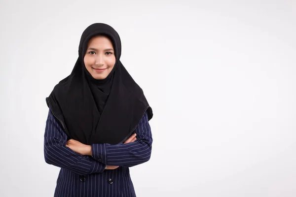 Zeker Blij Lachende Moslim Zakenvrouw Studio Portret Van Islamitische Zakenvrouw — Stockfoto