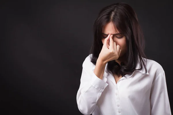 Menekankan Wanita Dengan Sakit Kepala Vertigo Pusing Migrain Mabuk — Stok Foto