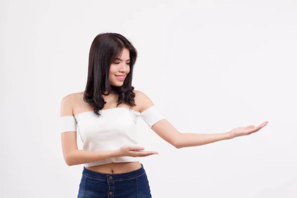 Feliz Sorrindo Mulher Apontando Para Cima Retrato Positivo Otimista Mulher — Fotografia de Stock