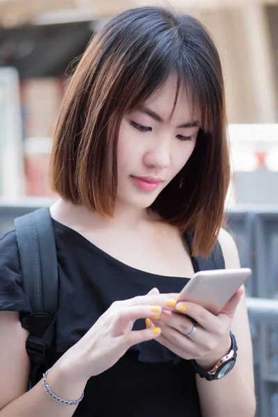 Használ Smartphone Portré Ázsiai Használ Smartphone Koncepció Internet Kapcsolat Kommunikáció — Stock Fotó