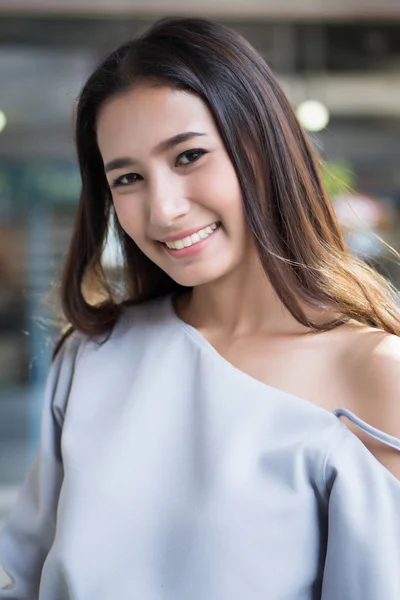 Alegre Menina Alegre Mulher Feliz Retrato Com Rosto Sorridente Positivo — Fotografia de Stock