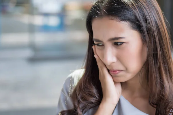 Wanita Dengan Sakit Gigi Potret Wanita Yang Menderita Sakit Gigi — Stok Foto