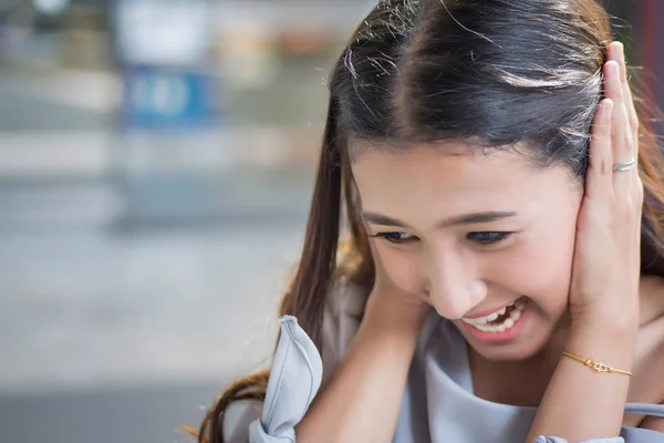 Infeliz Chateado Mulher Gritando Rejeitando Para Ouvir Más Notícias Retrato — Fotografia de Stock