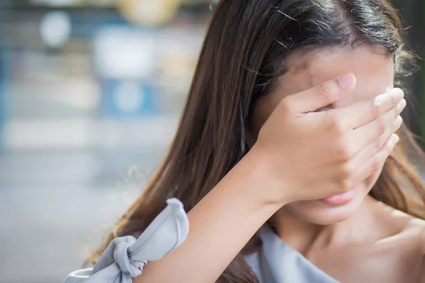 Gråtande Flicka Gör Face Palm Olycklig Ledsen Kvinna Som Gråter — Stockfoto