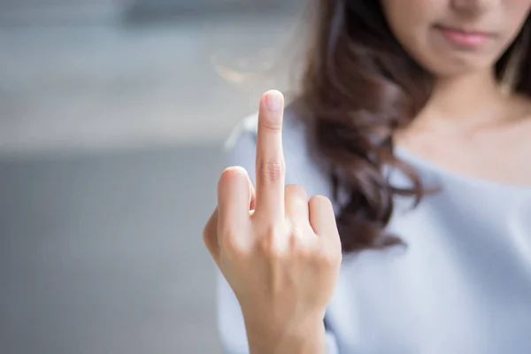 Unhöfliche Frauenhand Die Dir Den Mittelfinger Gibt Negative Wütende Verärgerung — Stockfoto