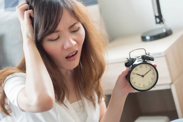 Mujer Infeliz Problemas Con Tiempo Tardío Retrato Molesto Enojado Desafortunado — Foto de Stock