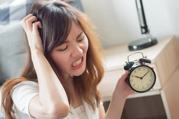 Mujer Enojada Problemas Con Tiempo Tardío Retrato Molesto Enojado Enojado — Foto de Stock