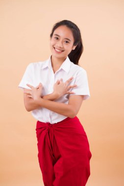 Tay performans sanatı, geleneksel kırmızı peştemal dans kadın dansçı öğrenci; Asya Tay geleneksel zarif dans dansçı kadın portresi stüdyo taşımak; Genç Yetişkin Asyalı kadın dansçı modeli