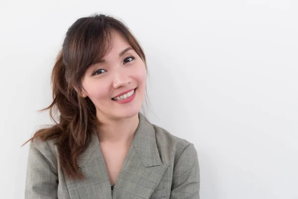Lyckligt Leende Asiatisk Affärskvinna Kostym Porträtt Framgångsrika Flicka Positiva Glada — Stockfoto