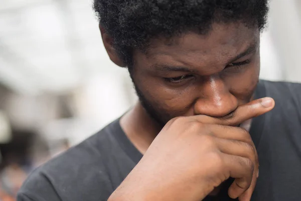 Hombre Enfermo Con Secreción Nasal Retrato Hombre Africano Enfermo Hombre — Foto de Stock