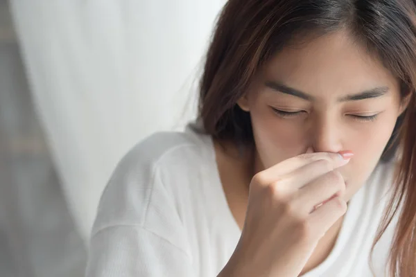 Beteg Lány Sniffle Orrfolyás Orr Beteg Szenved Hideg Influenza Orrfolyás — Stock Fotó