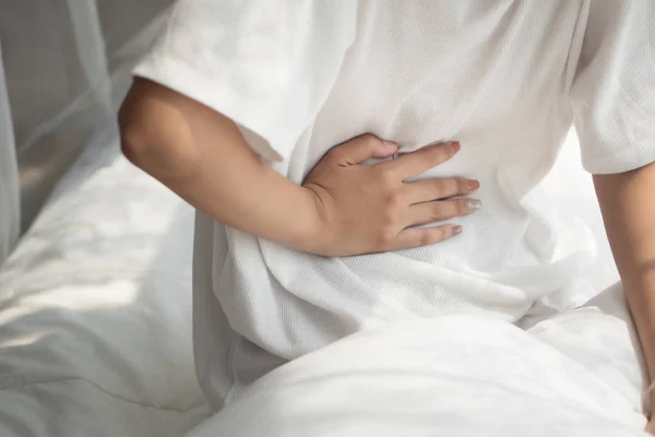 Mujer Enferma Con Dolor Estómago Calambre Menstrual Retrato Mujer Que — Foto de Stock