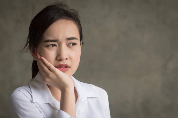 Mujer Con Dolor Muelas Mujer Asiática Enferma Que Sufre Dolor —  Fotos de Stock