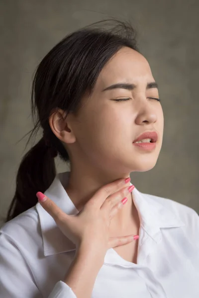 Mujer Enferma Con Dolor Garganta Retrato Mujer Asiática Enferma Con — Foto de Stock