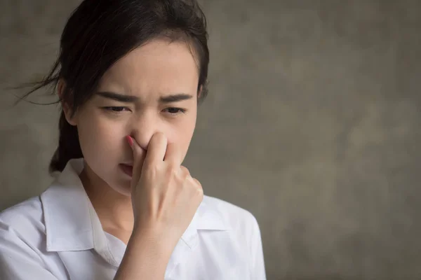 Sjuk Kvinna Med Rinnande Näsa Porträtt Sjuka Asiatisk Casual Kvinna — Stockfoto