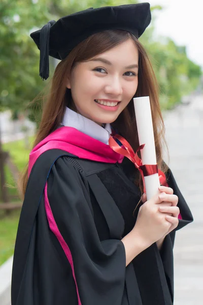 Heureux Sourire Femme Étudiante Diplômée Université Portrait Diplôme Une Étudiante — Photo