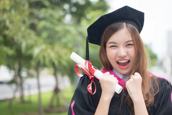 Felice Donna Sorridente Studente Universitario Laureato Ritratto Diploma Studente Donna — Foto Stock