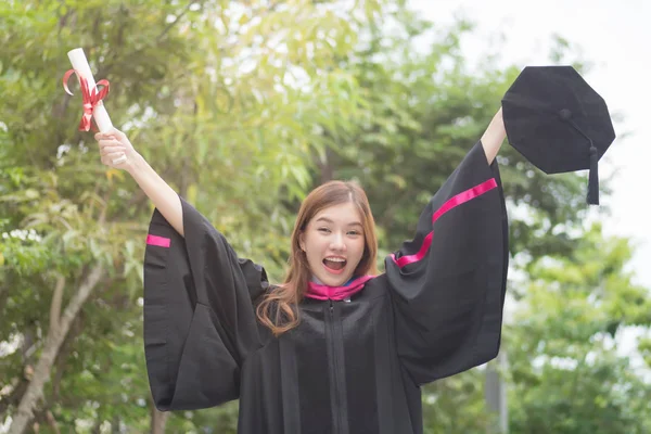 Feliz Bem Sucedido Sorrindo Alegre Mulher Estudante Universitário Formando Retrato — Fotografia de Stock