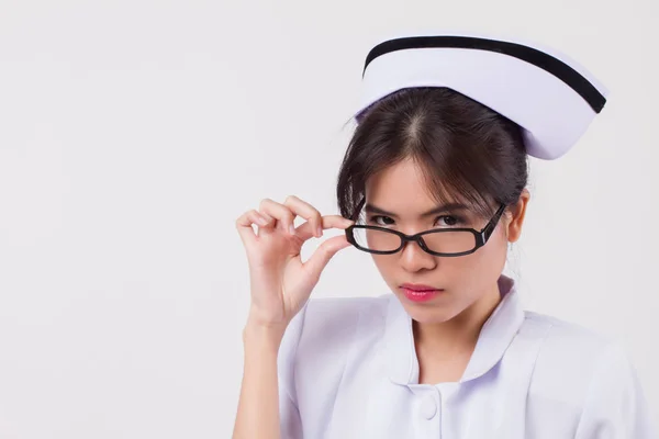 Enojado Molesto Enfermera Asiática Mirándote Retrato Aislado Enfermera Asiática Negativo — Foto de Stock