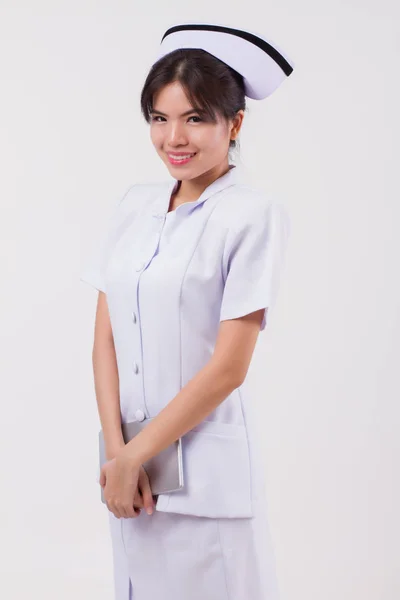 Feliz Sonriente Mujer Asiática Enfermera Sosteniendo Tableta Computadora Estudio Aislado — Foto de Stock