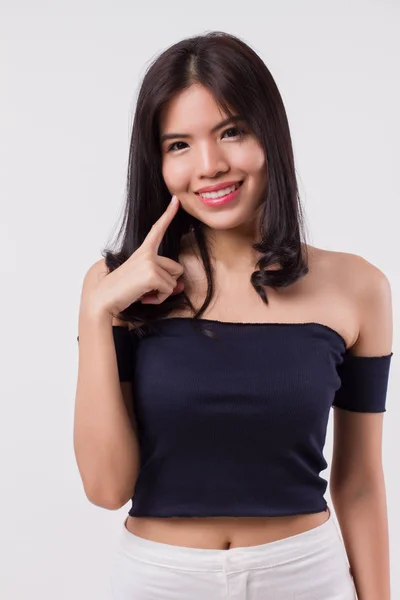 Dostça Kız Suratla Genç Yetişkin Güzel Kız Asyalı Kadın Modeli — Stok fotoğraf